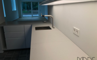 Caesarstone Arbeitsplatten und Rückwände 4001 Fresh Concrete auf die IKEA Küche montiert