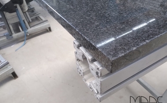 Granit Arbeitsplatten Impala India mit polierten Oberflächen
