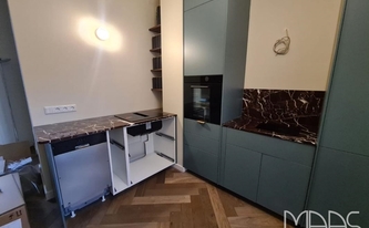 Küche in Frankfurt am Main mit Marmor Arbeitsplatten und Rückwände Rosso Levanto