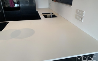 Küche in Frankfurt am Main mit Neolith Arbeitsplatten Arctic White neolith