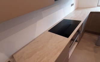 Ceranfeld in der Dekton Arbeitsplatte Arga