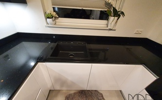 Silestone Arbeitsplatten und Wischleisten Negro Stellar