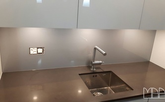 Lieferung in der Schweiz Silestone Arbeitsplatten, Tischplatte und Glasrückwand