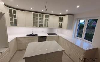 IKEA Küche in Germering mit Silestone Arbeitsplatten Eternal Calacatta Gold