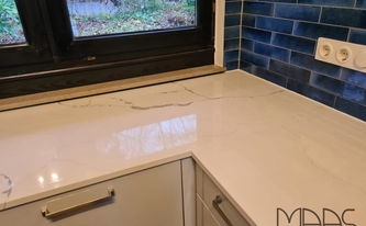 Küche in Gerolstein mit CTX-BasicQuarz Arbeitsplatten 1680 Alaska White