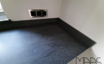 Montage der Porcelanosa Arbeitsplatten und Wischleisten Aged Dark in Geseke