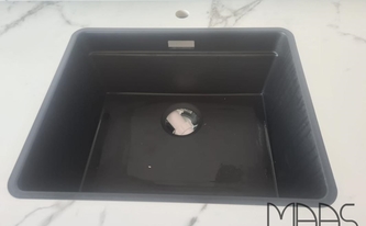 Spüle in der Dekton Arbeitsplatte Kairos