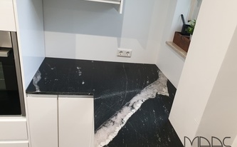 IKEA Küche mit Granit Arbeitsplatten Porto Branco Scuro