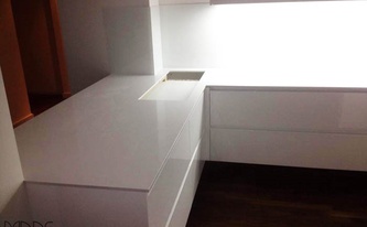 Polierte Silestone Blanco Zeus Extreme Arbeitsplatten in Gmunden