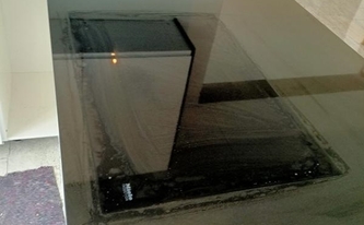 Ceranfeld in der Granit Arbeitsplatte Devil Black