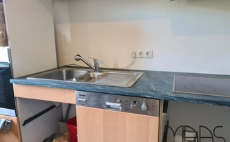 Küche in Grafschaft mit Granit Arbeitsplatten Pannonia Grün