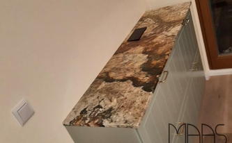 Sideboard mit einer Granit Arbeitsplatte Atlas