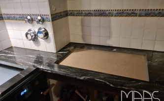 Montage der Granit Arbeitsplatten Belvedere in Hamburg