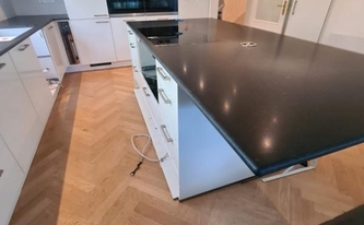 Küche in Hamburg mit Granit Arbeitsplatten Nero Assoluto Zimbabwe