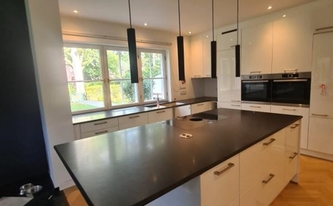 Küche mit Granit Arbeitsplatten Nero Assoluto Zimbabwe in Hamburg