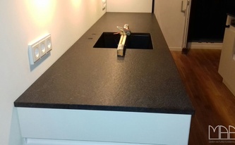 Granit Küchenarbeitsplatten Nero Assoluto Zimbabwe in Hamburg montiert