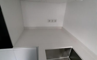 Caesarstone Arbeitsplatten und Wischleisten 4600 Royal Snow in Hamburg montiert