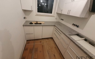 IKEA Küche mit drei Granit Arbeitsplatten Pedras Salgadas