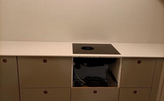 Salbeigrüne IKEA Küche mit Silestone Arbeitsplatten Yukon