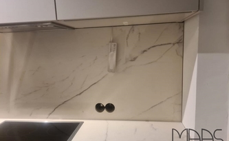 Montage in Hamburg der Marazzi Arbeitsplatten und Rückwände Statuario Marazzi