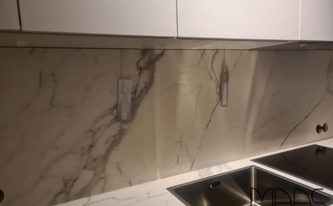 Spüle in der Marazzi Arbeitsplatte Statuario Marazzi