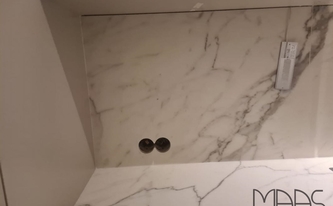 Marazzi Rückwände Statuario Marazzi mit Steckdosenbohrungen