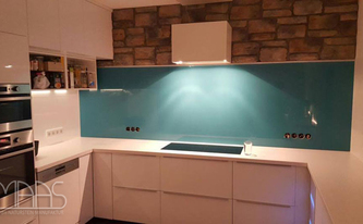 Silestone Arbeitsplatten und Glasrückwand