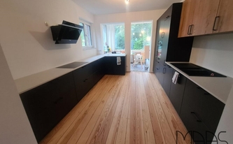 Küche in Hamburg mit Silestone Arbeitsplatten Desert Silver