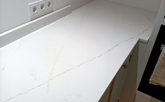 Silestone Arbeitsplatten und Wischleisten Ethereal Glow in Hamburg montiert