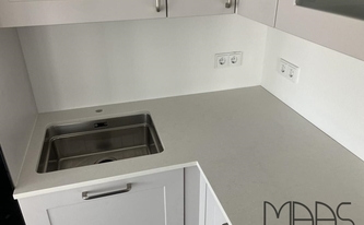 Caesarstone Arbeitsplatte 4600 Royal Snow mit Spüle