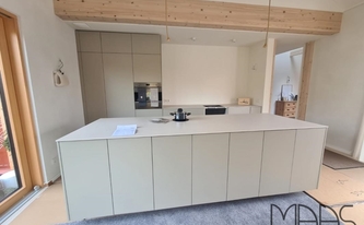 Küche in Heilbad Heiligenstadt mit CTX - Basic Keramik Arbeitsplatten und Rückwand Trani Ivory