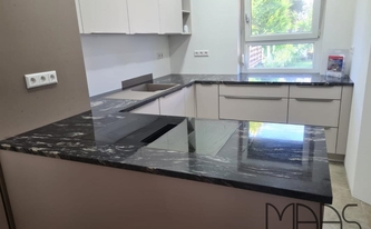 Granit Arbeitsplatten und Fensterbank Black Cosmic in Heilbronn montiert