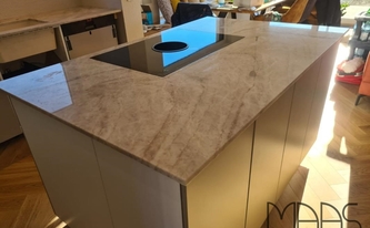 Kücheinsel mit Granit Arbeitsplatte Taj Mahal
