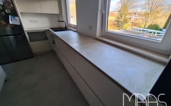 Küchenzeile mit Porcelanosa Arbeitsplatten Ars Beige