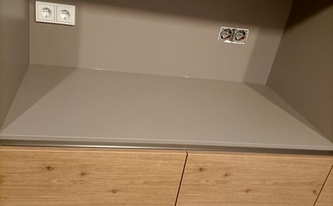 Montage der Neolith Arbeitsplatte Barro in Heinsberg