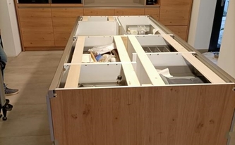 Küche in Heinsberg mit Neolith Arbeitsplatten und Seitenwangen Barro 