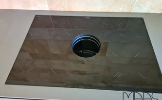 Kochfeld in der Silestone Arbeitsplatte Cemento Spa