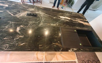 Küchenarbeitsplatte aus dem Granit Belvedere