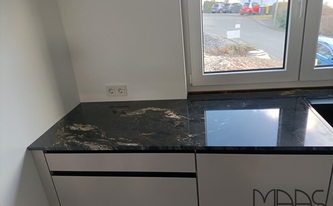 Granit Arbeitsplatten Black Cosmic mit polierten Oberflächen