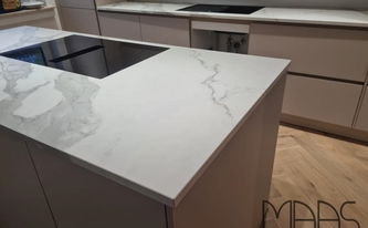 Kücheninsel mit Infinity Arbeitsplatte Classic Statuario