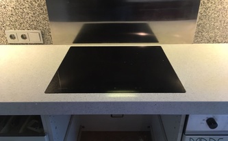 Ceranfeld in der Silestone Arbeitsplatten Blanco Stellar