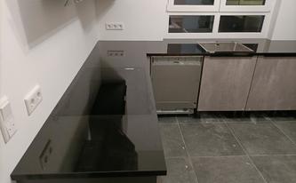 Montage der Granit Arbeitsplatten Devil Black in Ingolstadt