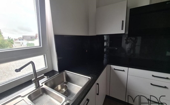 Spüle in der Granit Arbeitsplatte Krishna Black