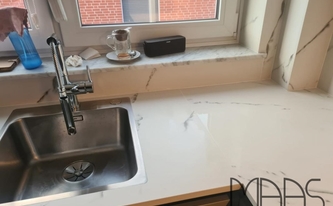 Spüle in der Dekton Arbeitsplatte Kairos