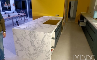 Ceranfeld in der Laminam Arbeitsplatte Arabescato