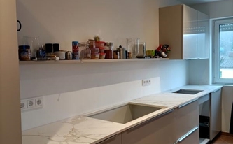 Montage der Dekton Arbeitsplatten und Rückwände Entzo in Kelkheim