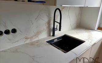 Küche in Kelkheim mit Dekton Arbeitsplatten und Rückwänden Entzo