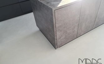 Montage der Neolith Arbeitsplatte und Seitenwangen Iron Grey in Kelmis
