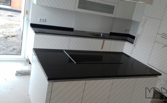 Montage in Kempten der Granit Arbeitsplatten Devil Black