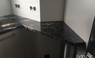 Granit Arbeitsplatten Matrix Titanium mit eingearbeiteten Schrägschnitten